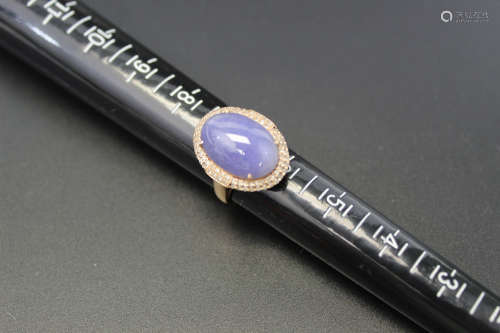 Chinese purple jadeite 18 K gold ring.