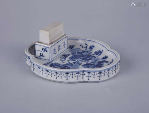 Chinese blue and white porcelain ink well, decorated with lion.