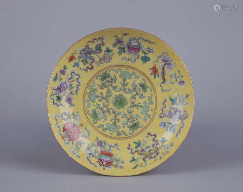 Chinese yellow glaze famille rose porcelain plate, Tongzhi mark.