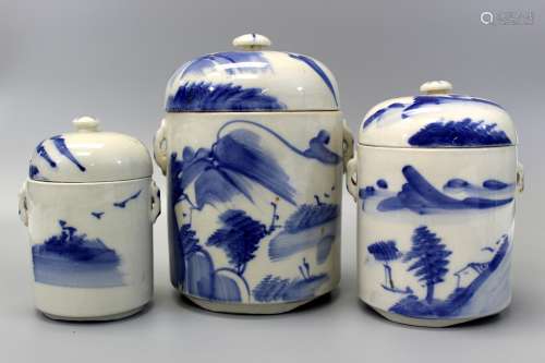 Three Chinese blue and white porcelain covered jar.