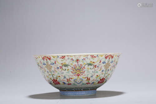 Chinese famille rose porcelain bowl. Guangxu Mark. Early 20th Century.