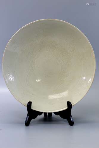 Chinese Ding porcelain plate with dragon decoration.
