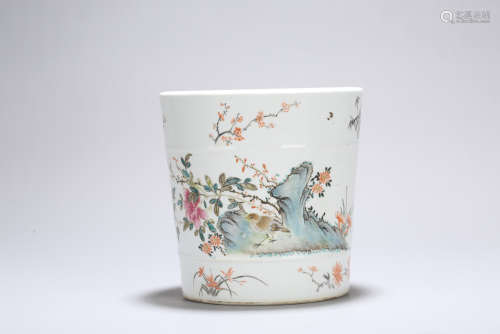 Chinese famille rose porcelain brush pot. Guangxu Mark. Republic period.