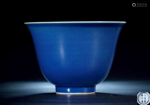 明嘉靖 霁蓝釉钟式杯