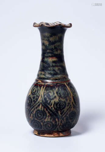 明 吉州窑釉绘仿剔犀纹花口瓶
