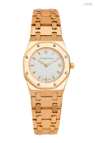 Lady's gold watch Ref 66270, N ° D32073, quartz mo...