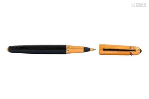 Ballpoint pen in gilded metal N ° 9153, lapis lazu...