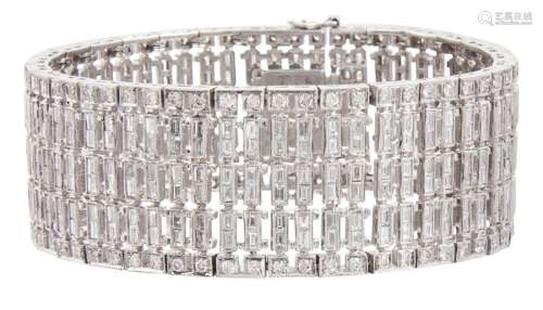Important articulated white gold bracelet entirely...