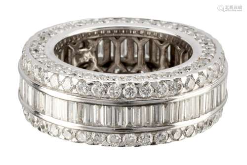 Important white gold eternity ring set with nice q...