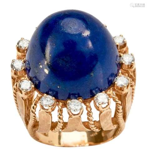 9K yellow gold ring set with a dome shaped lapis l...