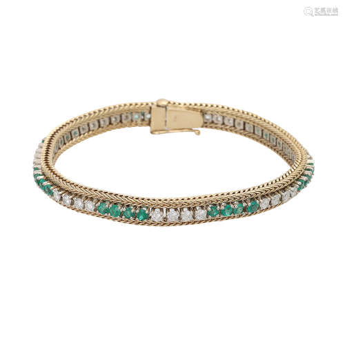 Tennisarmband mit Smaragden und Brillantenvon zus. ca. 1,5 ct, mittlere bis gute Farbe und Reinheit,