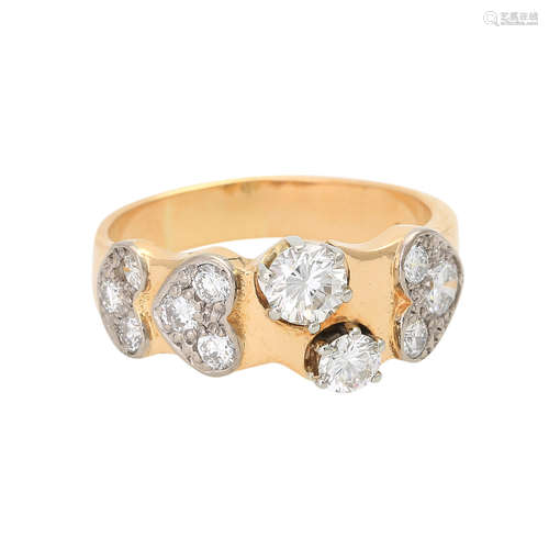 Ring mit Brillanten ca. 1,2 ct,angeordnet in 3 Brillanten-Herzen u. 2 Einzelsteine, WEISS (H) /