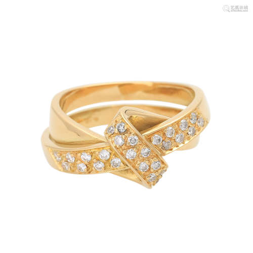 Ring im Kreuzbanddesign mit Brillantbesatzzus. ca. 0,27 ct, mittlere bis gute Farbe u. Reinheit,