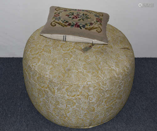 A contemporary gilt thread embroidered pouffe by Mooi Boutique designed by Marcel Wanders, decorated