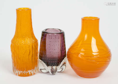 A trio of 20th century glass vases, to include a Geoffrey Baxter for Whitefriars 'Shouldered Bottle'