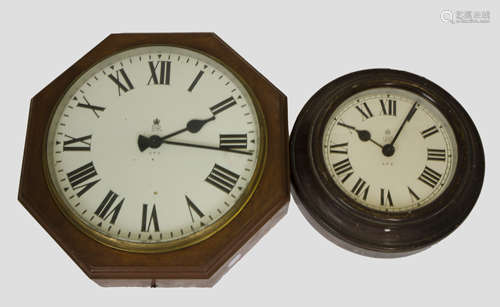 A George VI GPO wall clock, slave movement, circular dial, Roman numerals, 28.5 cm diameter.