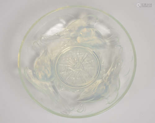 EZAN of France opalescent glass bowl, of circular form decorated with finches around a nest, c.1930,