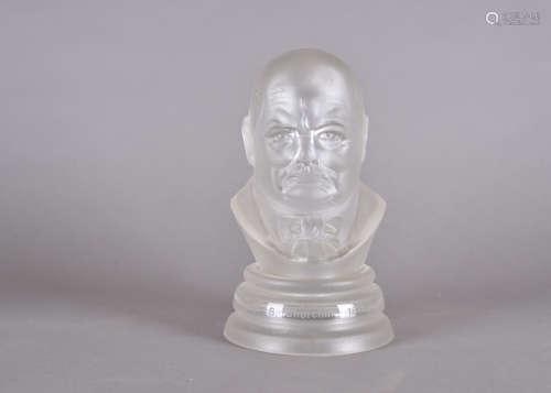 A limited Edition Webb Corbett Ltd bust of Winston Churchill, modelled by Eric Griffiths, 167/250,