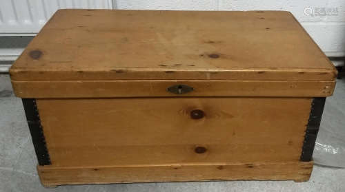 A 19th Century pine twin-handled blanket box, 76 cm wide x 40 cm deep x 38 cm high
