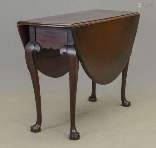 18th c. Mahogany Queen Anne Dropleaf Table