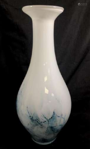 GORGEOUS WHITE PEARL/BLUE ABSTRACT GLASS VASE