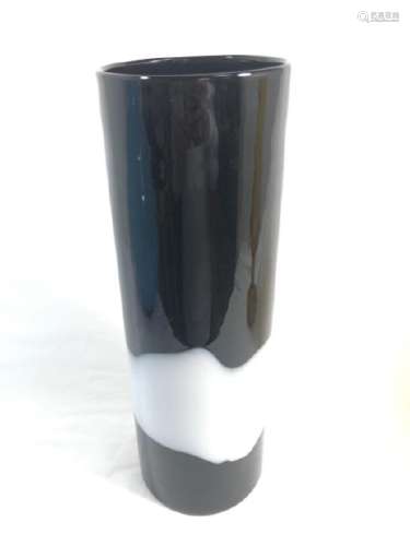 UNIQUE BLACK/WHITE ARTISTIQUE ART GLASS VASE