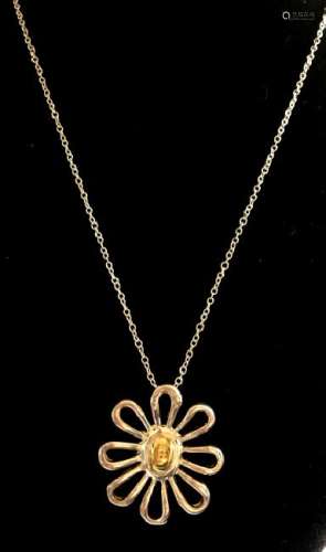ADORABLE STERLING SILVER DAISY PENDANT NECKLACE