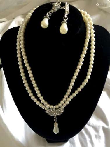 ELEGANT PEARL NECKLACE AND EARRINGS SET