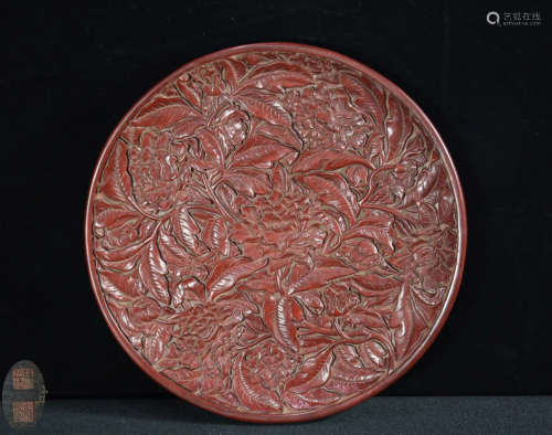 A WOOD CARVED FLORAL PATTERN PLATE