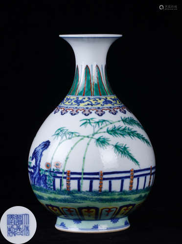 A BLUE AND WHITE GLAZE FLORAL PATTERN VASE