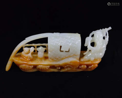 A HETIAN JADE CARVED SHIP SHAPED PENDANT
