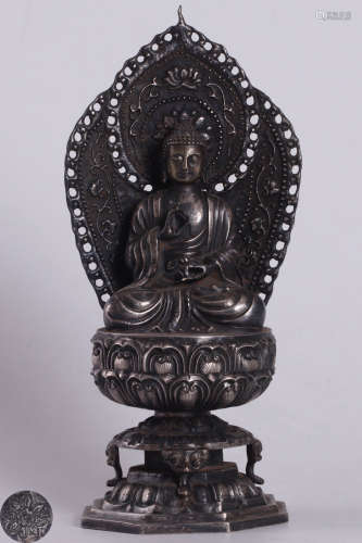 A SILVER CASTED LOTUS SAKYAMUNI SHAPED BUDDHA