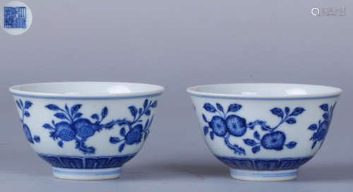 PAIR BLUE AND WHITE FLORAL PATTERN BOWLS