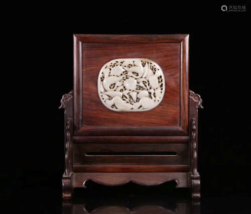 A HETIAN JADE DECORATED HUALI WOOD SCREEN