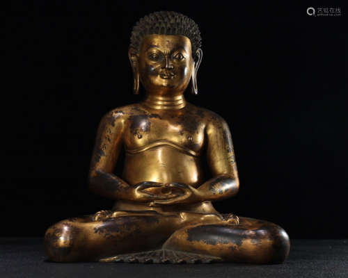 A GILT BRONZE SITTING BUDDHA FIGURE