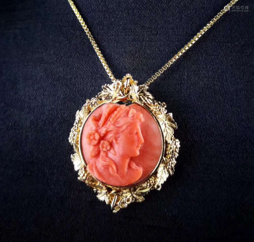 A 18K GOLD MOMO CORAL BEAUTY SHAPED NECKLACE