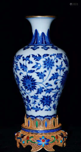 17-19TH CENTURY, A BLUE FLORAL PATTERN VASE , QING DYNASTY