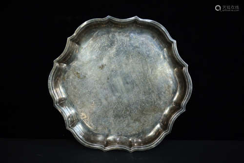 A FLORAL PATTERN SILVER TRAY