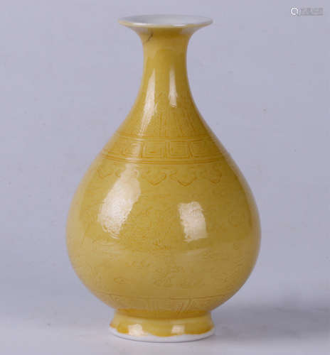 A BUTTER YELLOW GLAZED OKHO SPRING BOTTLE