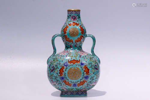 A FLORAL PATTERN GOURD DESIGN DOUBLE-EAR VASE