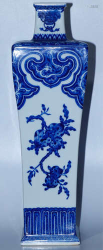 17-19TH CENTURY,A SQURE BLUE PORCELAIN VASE , QING DYNASTY