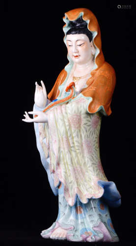 17-19TH CENTURY, A PINK PORCELAIN AVALOKITESVARA STATUE , QINGYNASTY