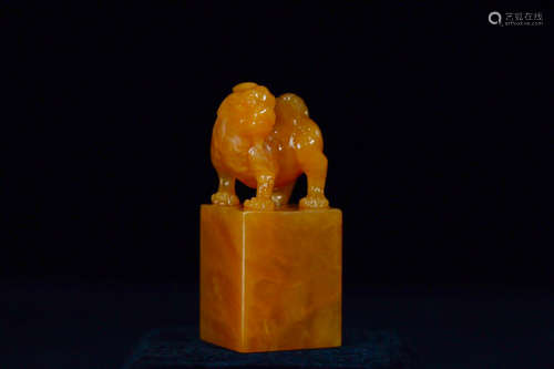 AN OLD TIBETAN BEAST DESIGN FIELD YELLOW STONE SEAL