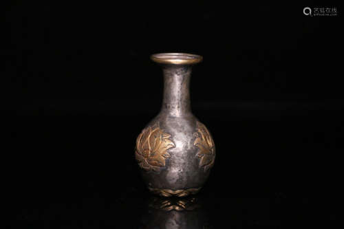 17-19TH CENTURY,A FLORAL PATTERN VASE, QING DYNASTY