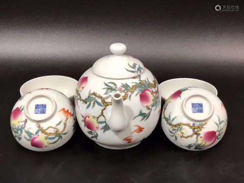 17-19TH CENTURY, A SET OF PEACH PATTERN TEAPOT&CUPS, QING DYNASTY
