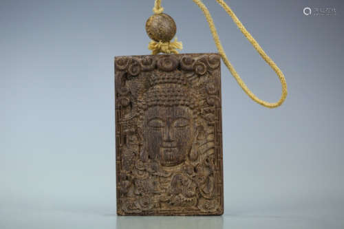 AN AGILAWOOD CARVED BUDDHA TOKEN
