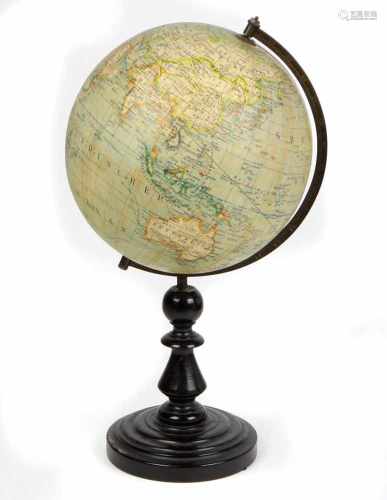 Tisch Globus um 1920deutsch, Erdglobus bearbeitet von Oberrealschuldirektor Dr. Neuse,