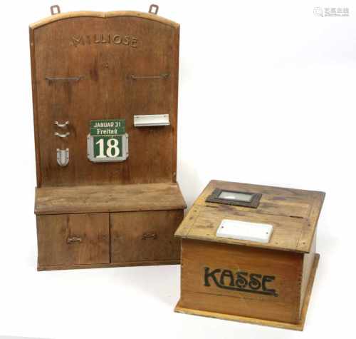Kasse u. Milliose um 1920rechteckiger Holzkorpus mit geschrägter Klappe, inneliegende