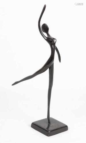 TänzerinMessing bronziert, schlanke Ausführung auf eckigem Sockel, H ca. 34 cm, gut erhalten