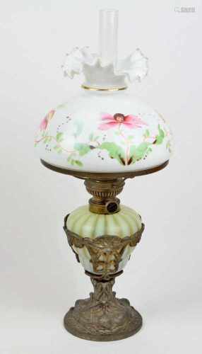 Jugendstil Uranglas Petroleum Lampe um 1900floral im klassischen Jugendstil durchbrochen gearbeitete